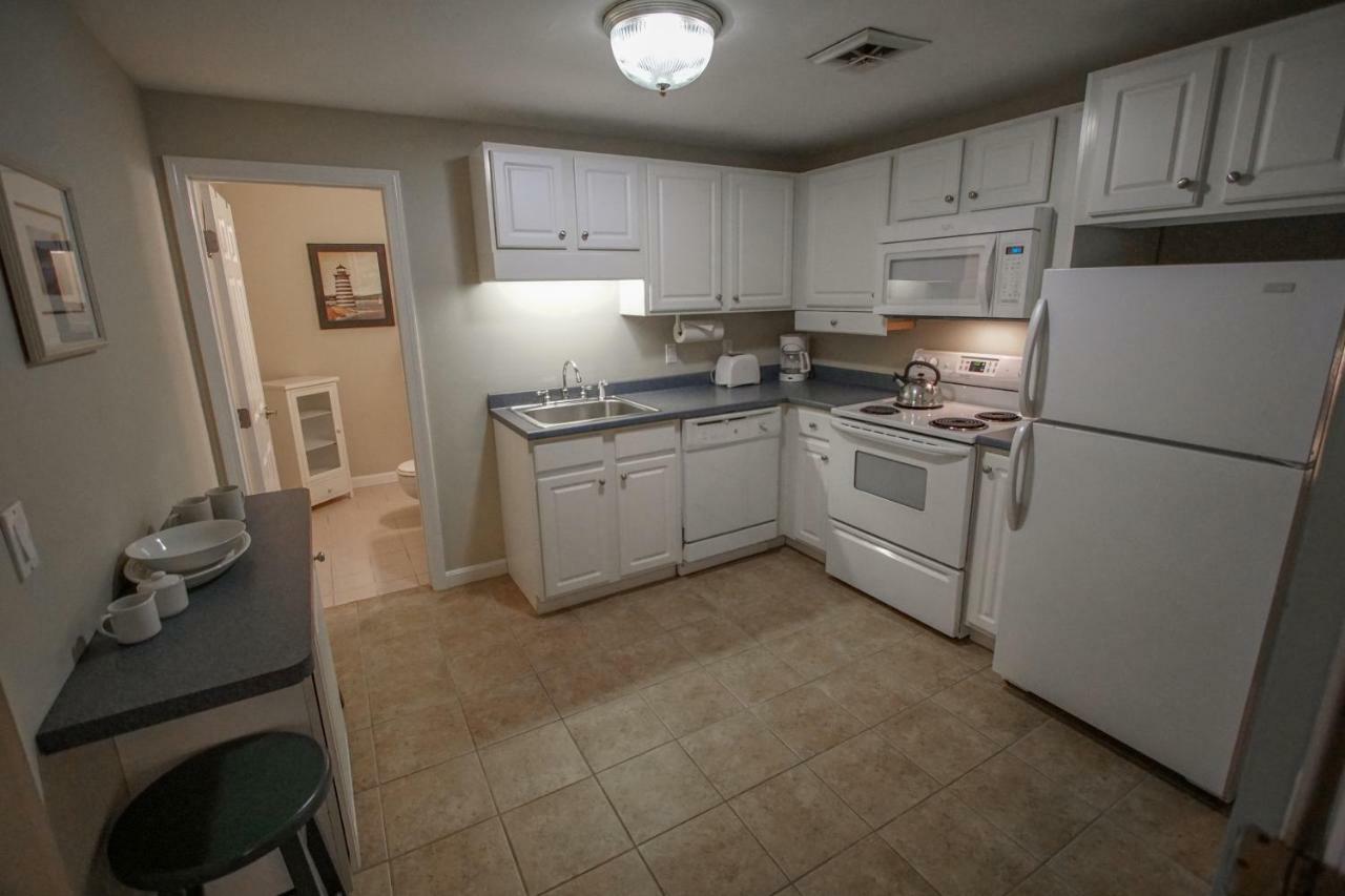 Cape Winds Resort Hyannis Bagian luar foto